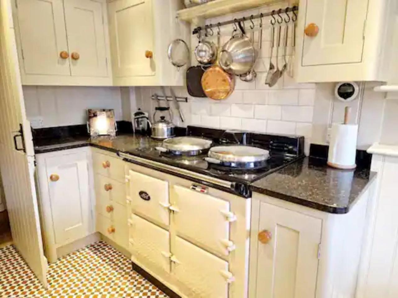 Jackdaw Cottage-Beautiful Cottage, Town Centre Wimborne Minster Eksteriør billede